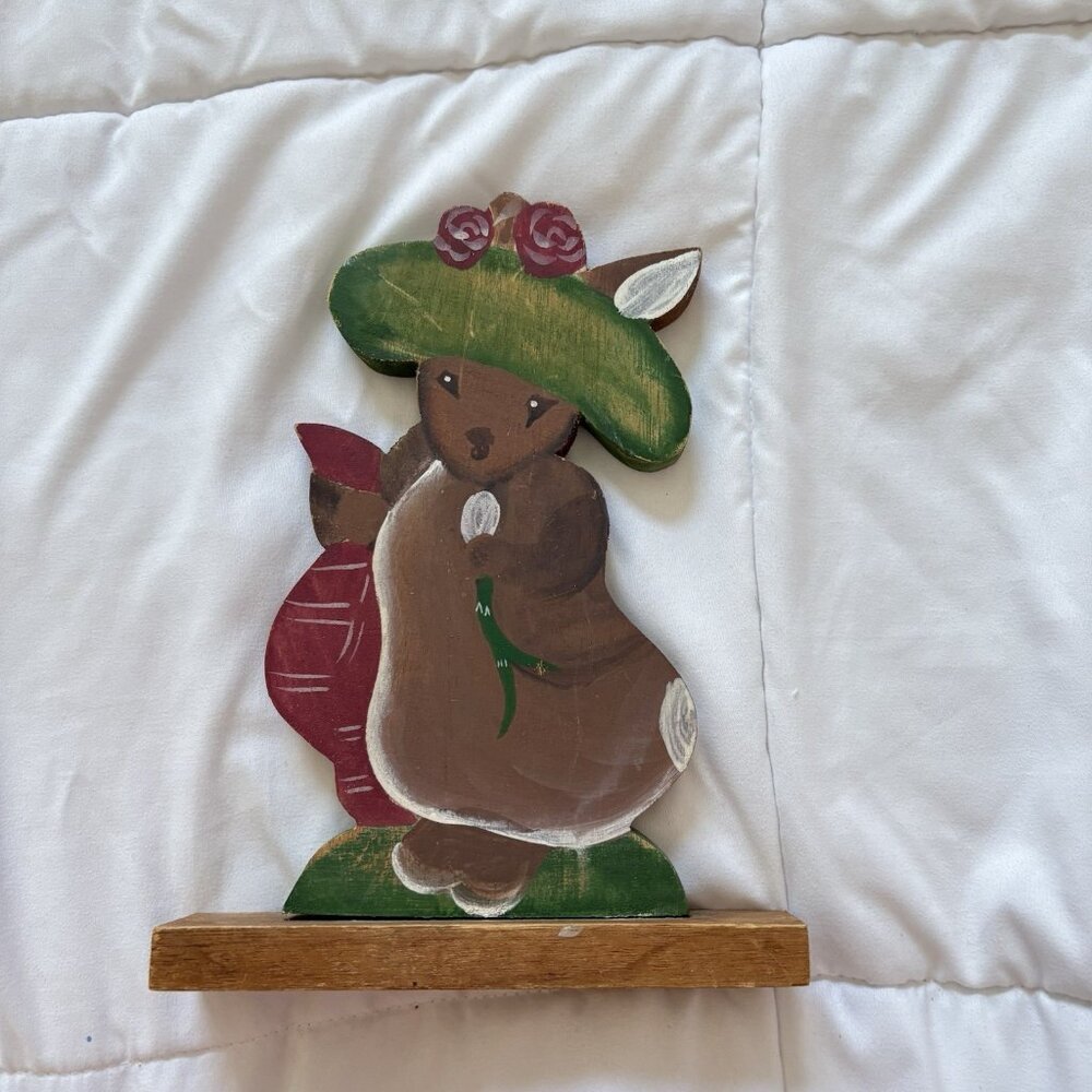 Vintage Wood Folk Art‎ Rabbit Hand Painted Hare Bunny Rabbit Hat Blanket Onion